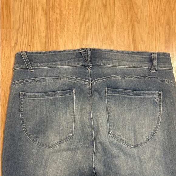 Democracy Ab Technology Women's Distress Jeans Size 16W - Picture 8 of 14